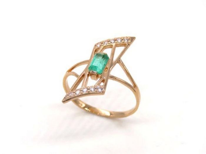 Золотое кольцо 585 пробы с природным Уральским изумрудом и фианитами Swarovski - 95