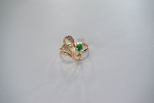 Золотое кольцо с природным изумрудом и фианитами-155