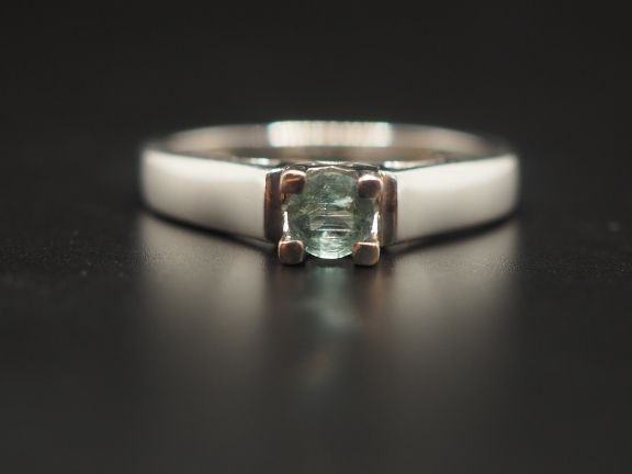 Серебряное кольцо с натуральным бериллом - 223