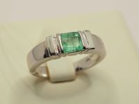 Серебряное кольцо с изумрудом 0.76 карат - 274