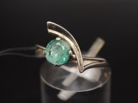 Серебряное кольцо с изумрудом 0.77 карат - 280