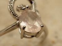 серебреное кольцо с натуральным розовым кварцем-433