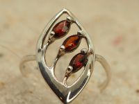 Серебряное кольцо с гранатом-457