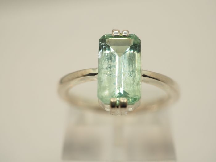 Серебряное кольцо с натуральным изумрудом 1.75 карат - 258
