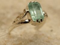 Серебряное кольцо с натуральным бериллом-660