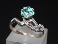 Серебряное кольцо с бериллом и фианитами - 112