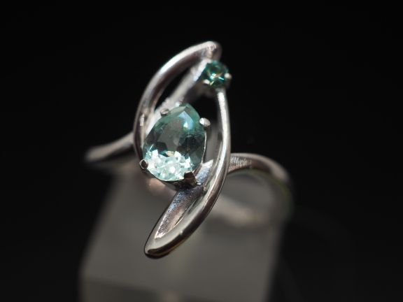 Серебряное кольцо с изумрудами - 120