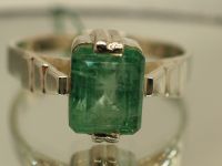 Серебряное кольцо с натуральным изумрудом-708