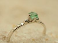 Серебряное кольцо с натуральным бериллом-745