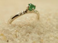 Серебряное кольцо с натуральным изумрудом-758